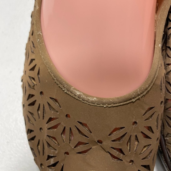 J-41  Adventure On Brown Cutout Mary Jane Shoes Size 10M SB-AG - Picture 3 of 10